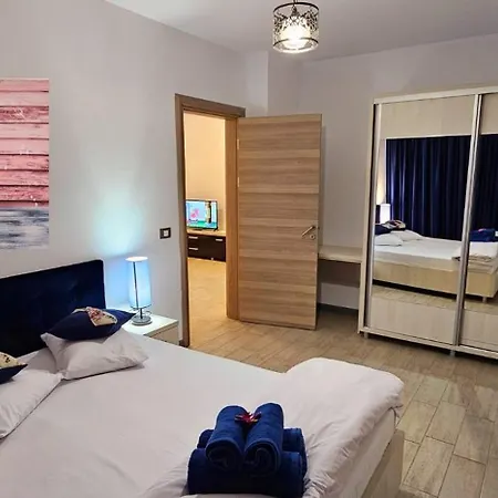 Marina Blue - Pool & Langa Plaja Mamaia Nord * ナボダリ
