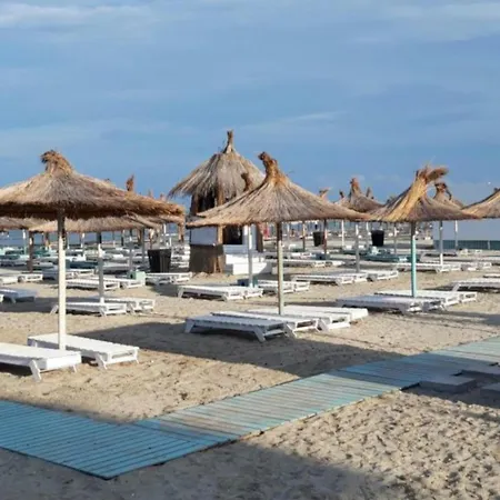 Marina Blue - Pool & Langa Plaja Mamaia Nord Apartment *